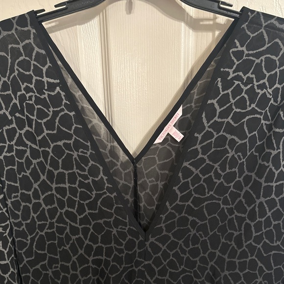 Victoria Secret Swimwear Animal Print Fringe Poncho Cover-Up, Black, Size Small - Picture 3 of 3